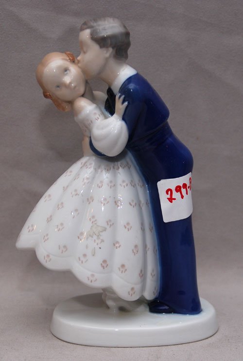B & G boy kissing girl, 7 1/2"h: B & G boy kissing girl, 7 1/2"h