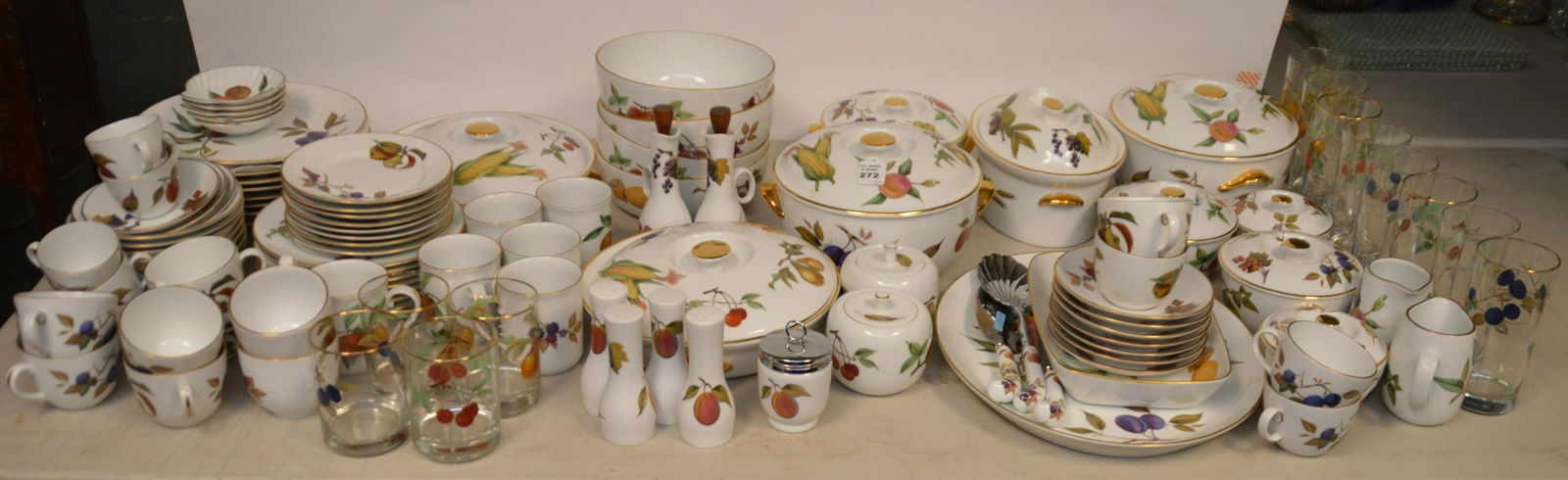 111 PCS Royal Worcester EVESHAM China Set for 8 - (1 of 7)