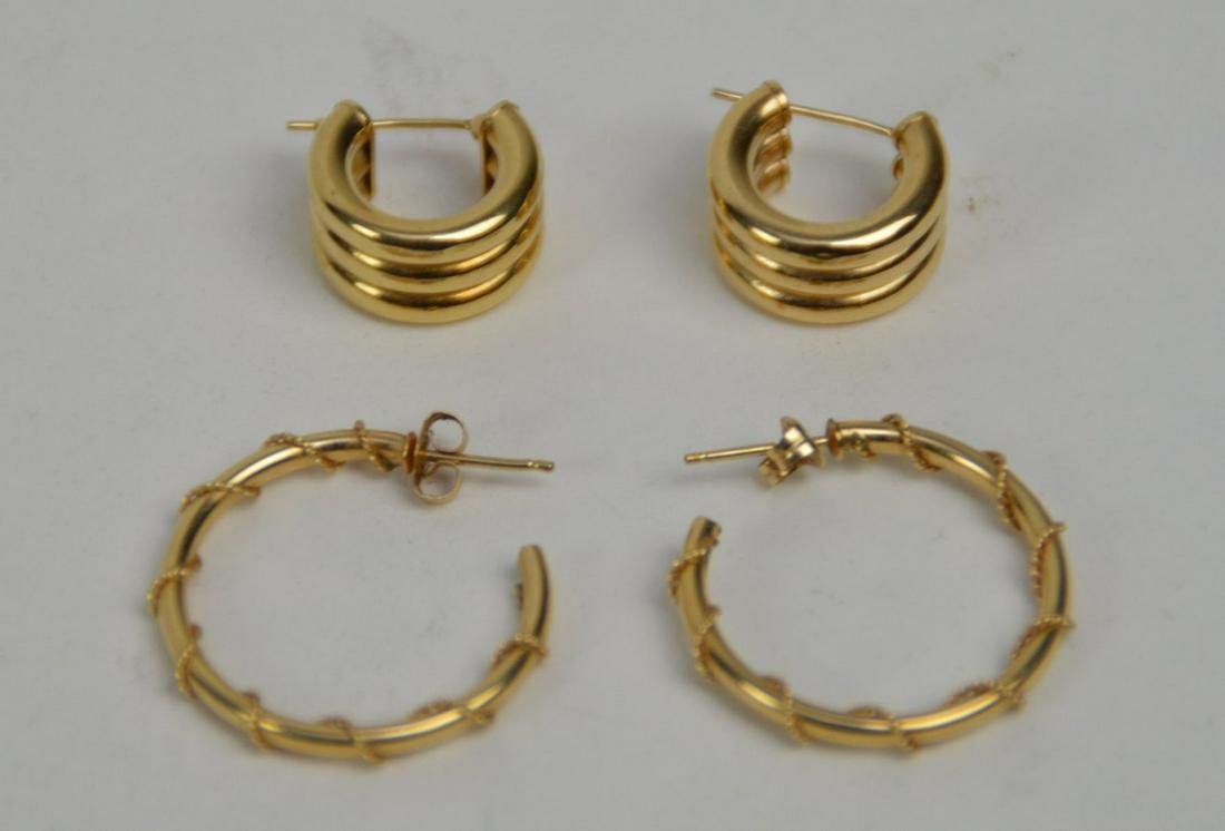 2 Pairs of 14K Yellow Gold Hoop Earrings. Weight 4.6: 2 Pairs of 14K Yellow Gold Hoop Earrings. Weight 4.6 grams Size .5" - 1" in good condition