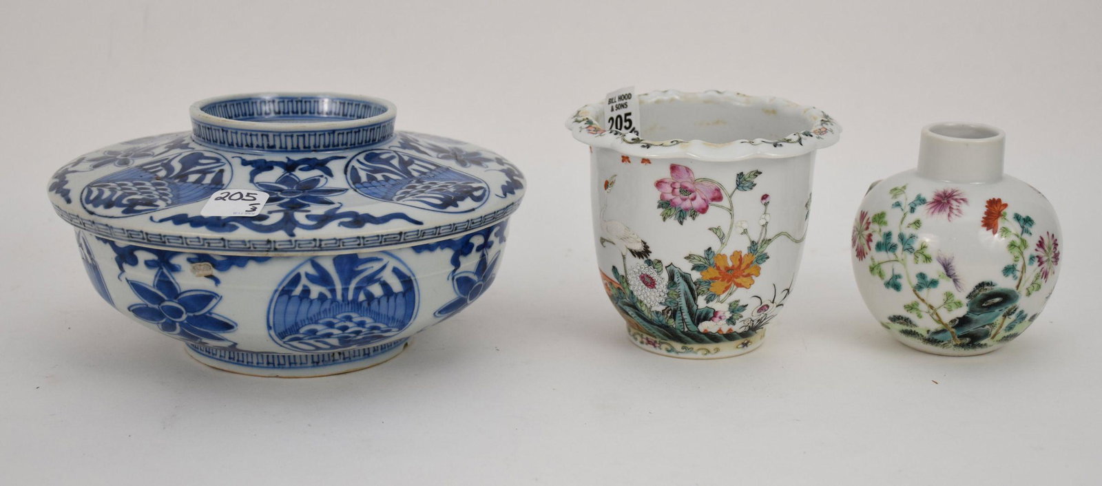 3 PIECES CHINESE PORCELAIN. Famille Rose Porcelain Vase (1 of 17)