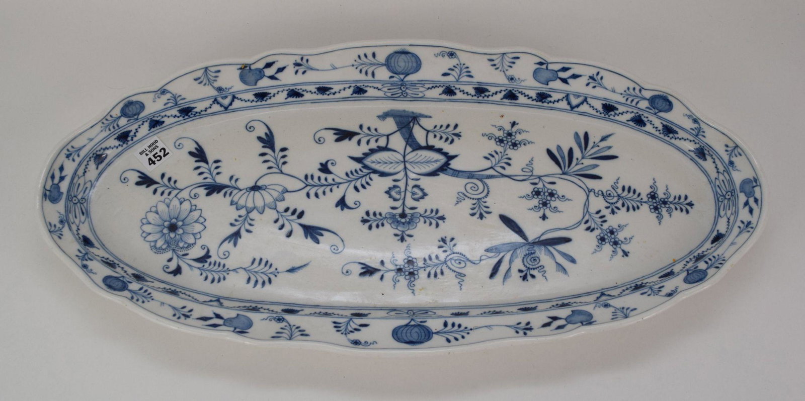 Meissen "Blue Onion" Fish Platter - German Porcelain: Meissen "Blue Onion" Fish Platter - German Porcelain 24" L Fish Platter. Crossed swords mark. Condition: No cracks or chips.