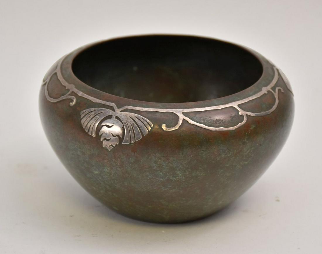Silver Crest Patinated Bronze Bowl with stylized (1 of 4)