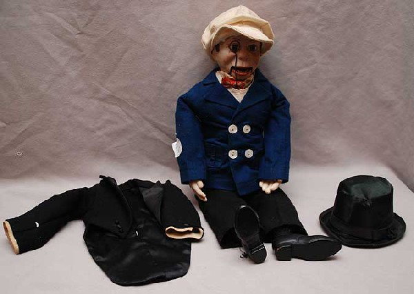 Vintage Charlie McCarthy, ventriloquist puppet wi: Vintage Charlie McCarthy, ventriloquist puppet with 2 outfits, tails & hat