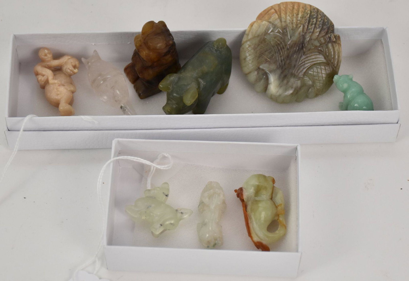 9 Chinese Carved Jade Figurines - Grouping a small (1 of 4)