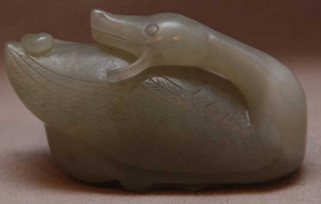 056I: Chinese jade duck, 2 1/2"w x 1 1/2"h: Chinese jade duck, 2 1/2"w x 1 1/2"h