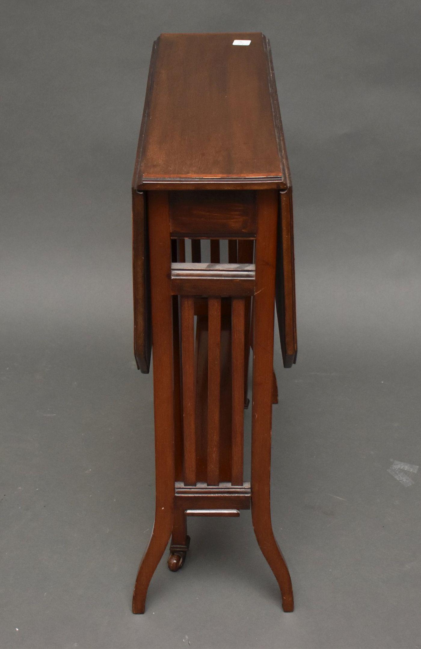 VICTORIAN MAHOGANY SUTHERLAND TABLE with banded top. (1 of 4)