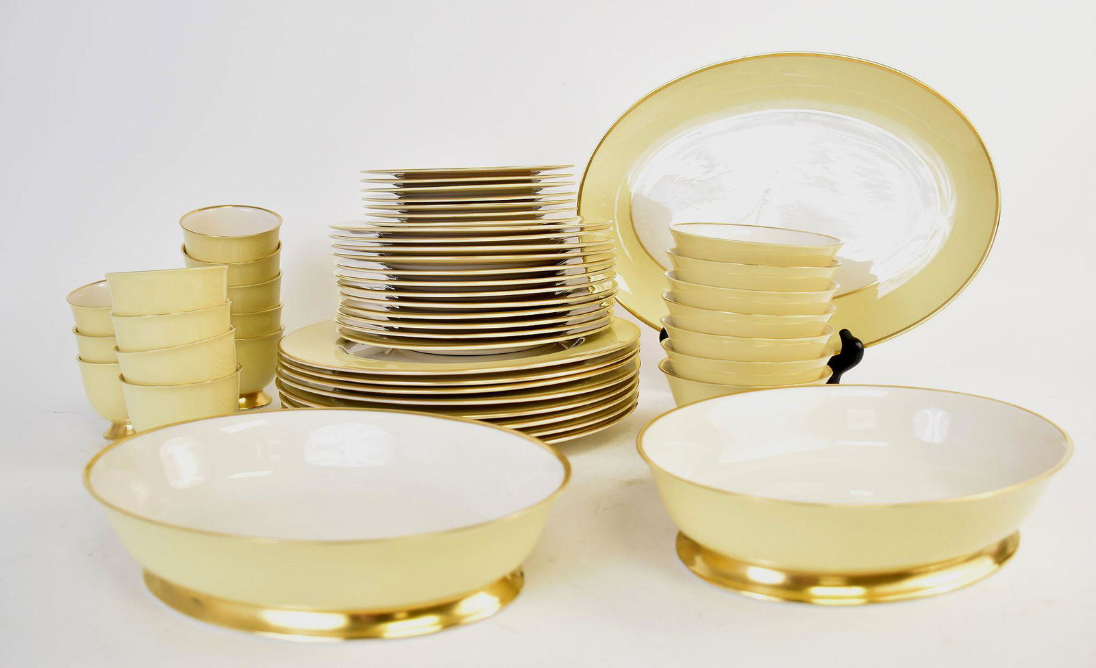 Flintridge china Service, California, incl; 8 Dinner Plates, 12 Salad Plates, 7 Dessert Plates, 7 (1 of 3)