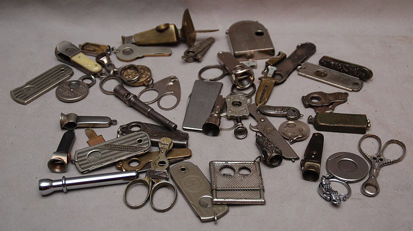 Approx. 35 cigar cutters: Approx. 35 cigar cutters