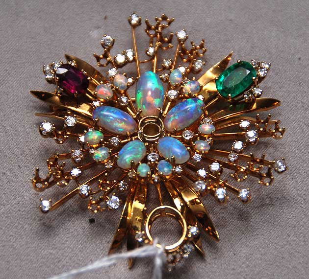Ladies pin, emerald, ruby, diamonds and opals (mis: Ladies pin, emerald, ruby, diamonds and opals (missing stones)