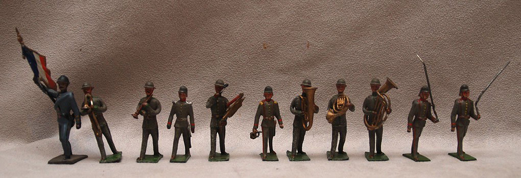 Approx. 12 English lead soldiers, Army band with i: Approx. 12 English lead soldiers, Army band with instruments