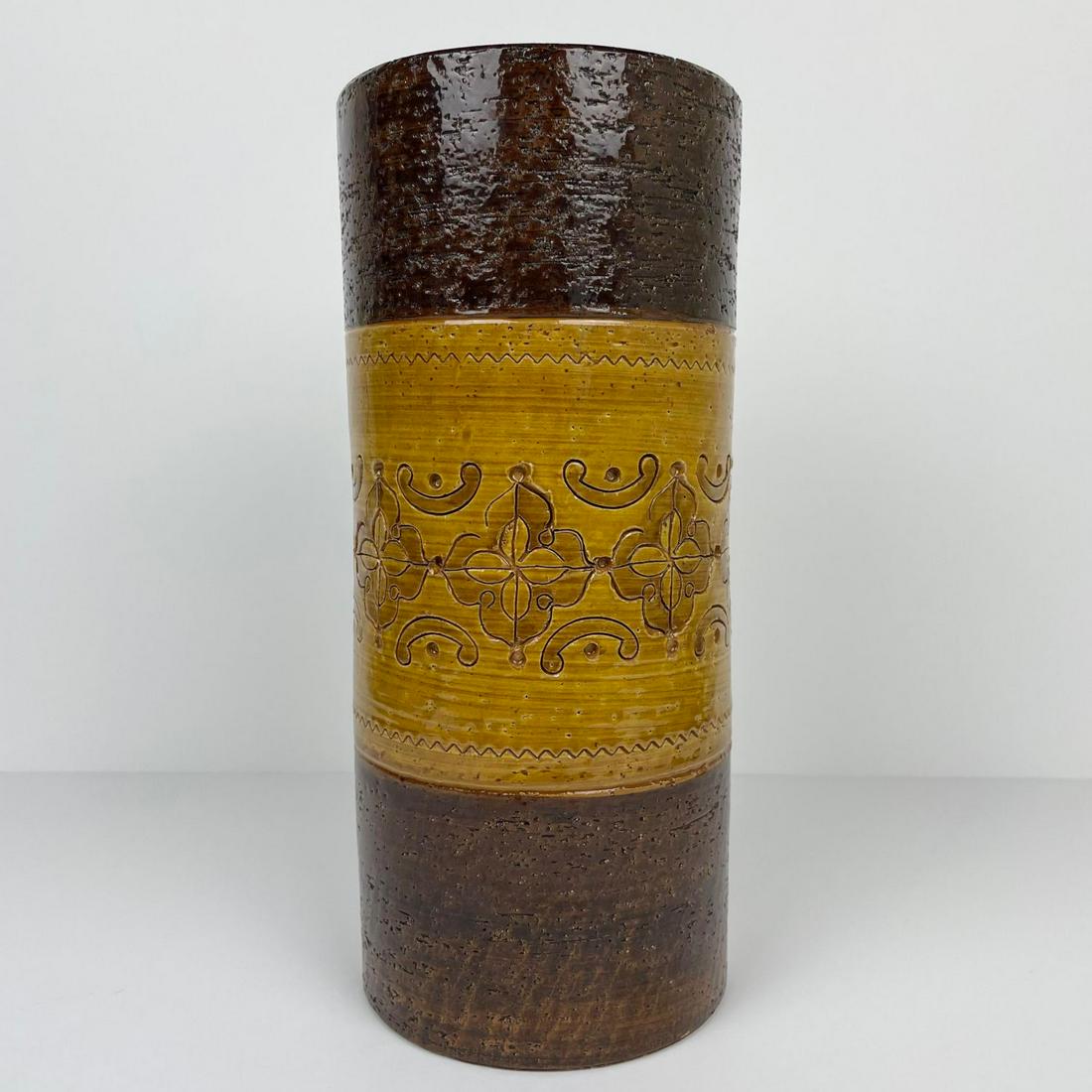 Mid Century Aldo Londi for Bitossi Cylinder Vase, 4.5W × 4.5"D × 10.25"H, In excellent vintage: Mid Century Aldo Londi for Bitossi Cylinder Vase, 4.5W × 4.5"D × 10.25"H, In excellent vintage condition, wear consistent with age."