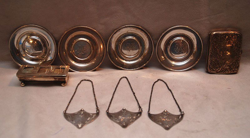 9 misc pcs. Sterling; 3 liquor labels, compact, 4: 9 misc pcs. Sterling; 3 liquor labels, compact, 4 mini saucers and stamp container, 7 1/2oz