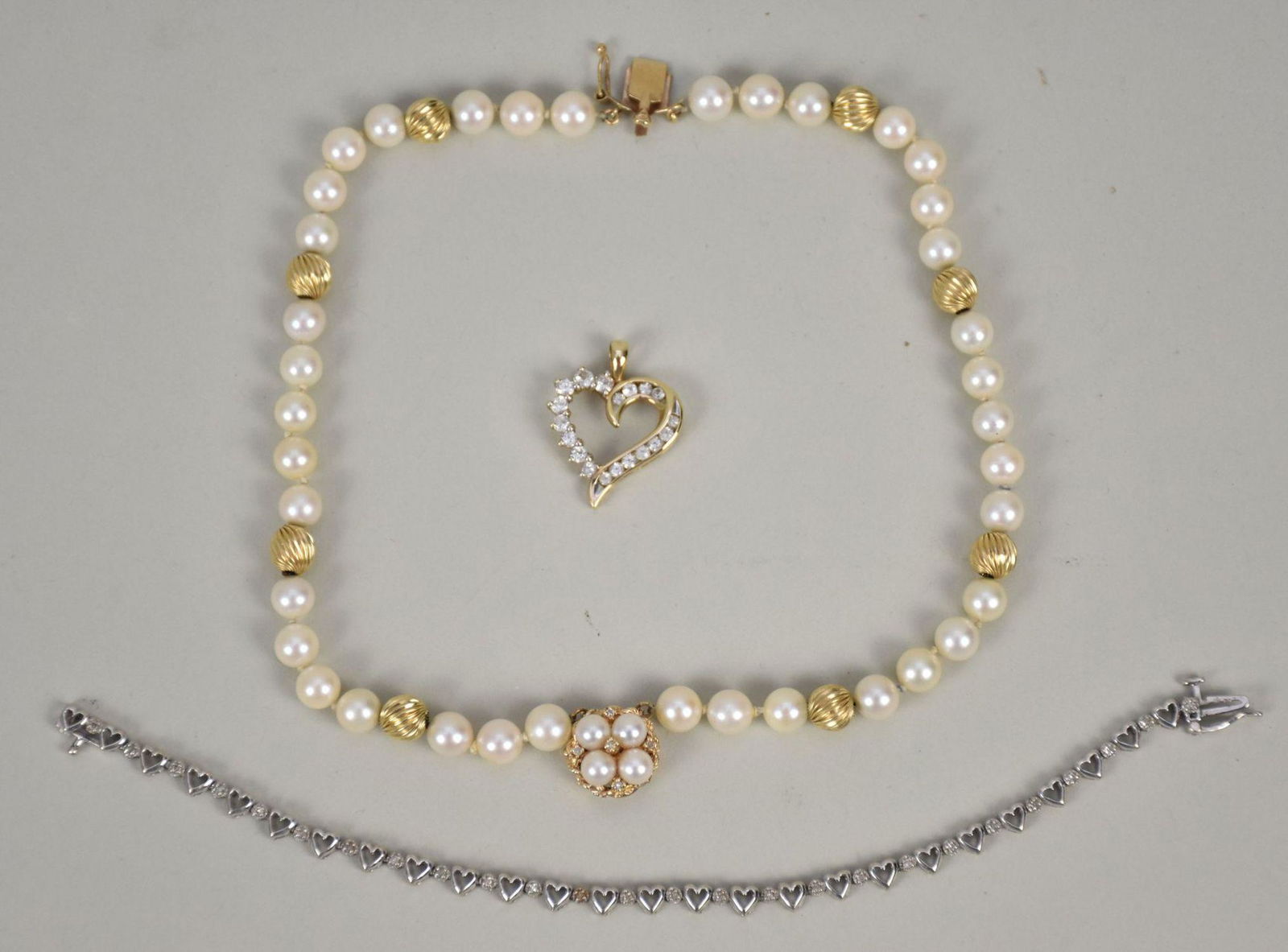 10K Yellow & White Gold Lot. 10K yellow gold pearl bracelet 6", 10K yellow gold cz heart pendant 1" (1 of 4)