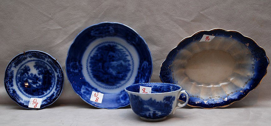 7 assorted pcs Flow blue (some cracks): 7 assorted pcs Flow blue (some cracks)