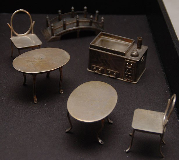 6 pcs. Miniature silver, incl; 2 Queen Anne table: 6 pcs. Miniature silver, incl; 2 Queen Anne tables, 2 chairs, a bridge and salt cellar