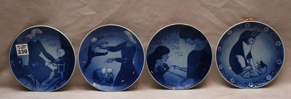Mother' Day Royal Copenhagen 1980-1984 plates with: Mother' Day Royal Copenhagen 1980-1984 plates with Mother's Day plates, 3 odd plates