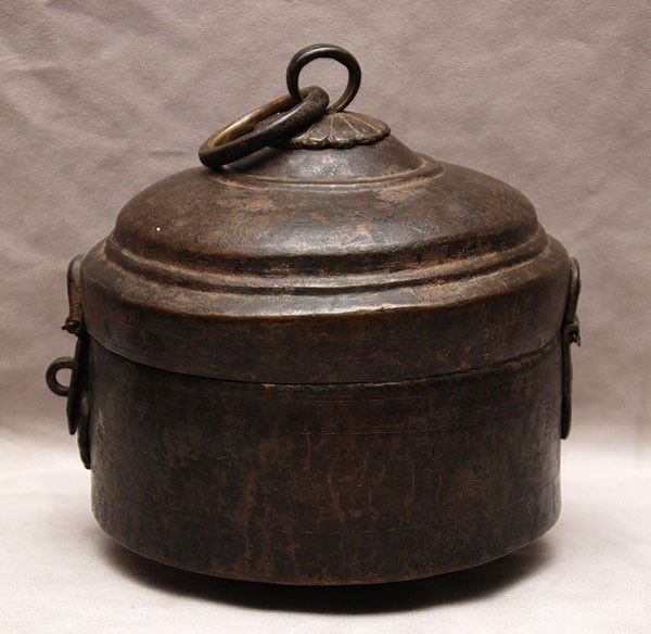 Chinese bronze bucket/ lunch box, top does not com: Chinese bronze bucket/ lunch box, top does not come off