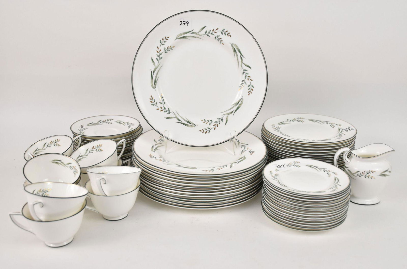 Royal Doulton "Spring Zephyr", incl; 12 Dinner Plates, 18 Salad Plates, 15 B&B Plates, 13 Saucers: Royal Doulton "Spring Zephyr", incl; 12 Dinner Plates, 18 Salad Plates, 15 B&B Plates, 13 Saucers and 10 Cups