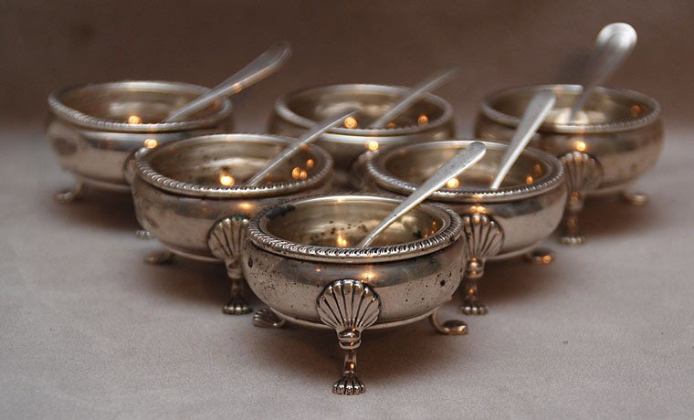 6 sterling footed salt cellars with 6 spoons, 8oz: 6 sterling footed salt cellars with 6 spoons, 8oz (spoons don't match)