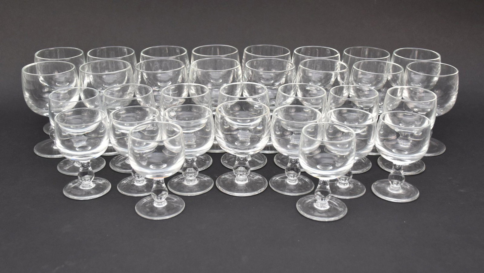 32 Handblown Italian Stemmed Wine Glasses (5 1/4"h) & (4 1/2"h): 32 Handblown Italian Stemmed Wine Glasses (5 1/4"h) & (4 1/2"h)