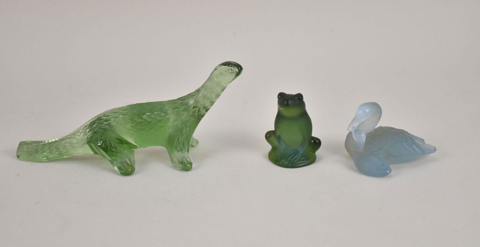 Lalique Crystal Green Lizard (2 1/2"h x 6 1/2"w) (sticker residue on feet) and Lalique Crystal Green (1 of 4)