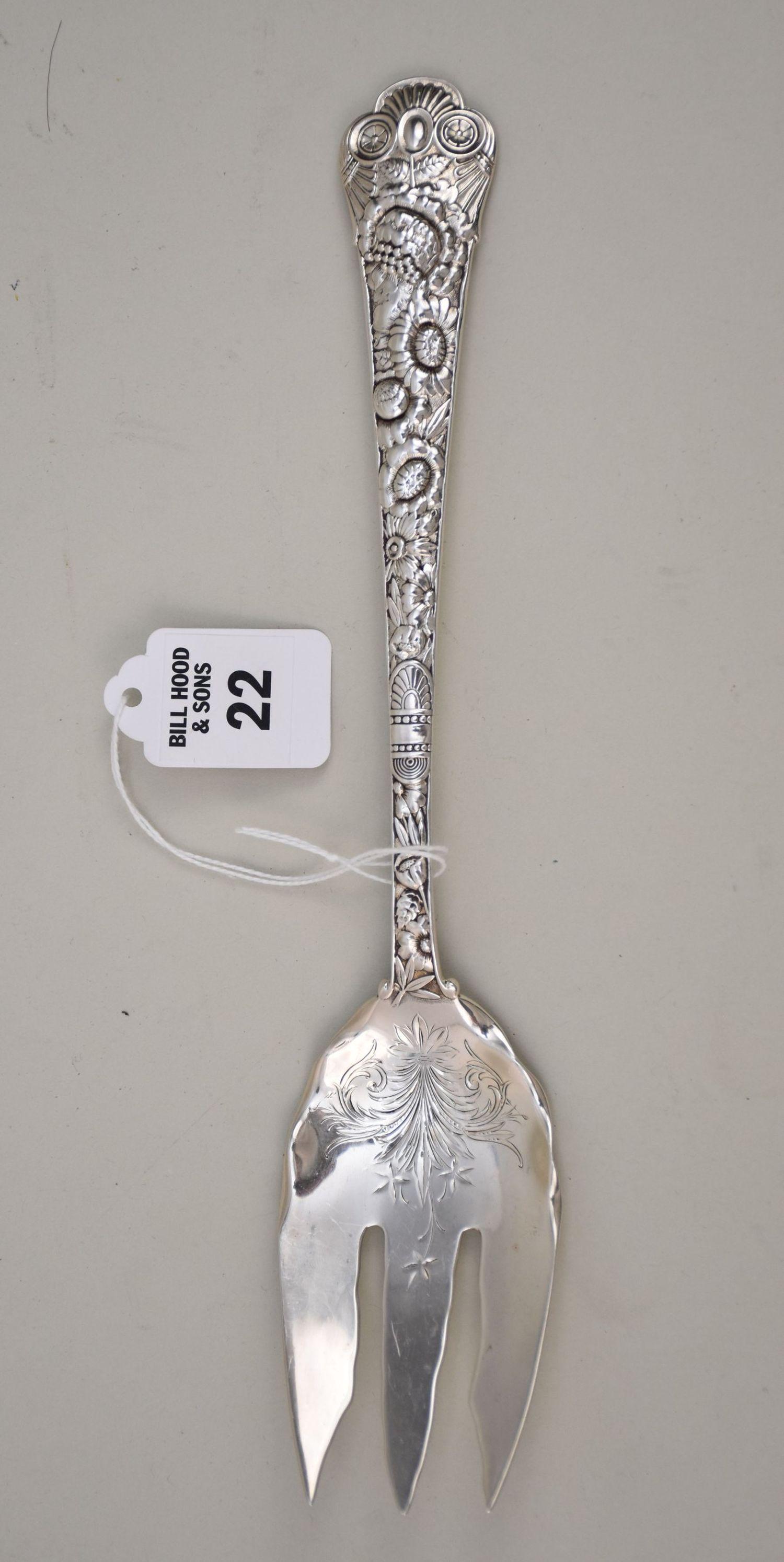 Gorham Sterling "Cluny" Salad Serving Fork - American sterling silver. Gorham 3-Tine serving fork (1 of 4)