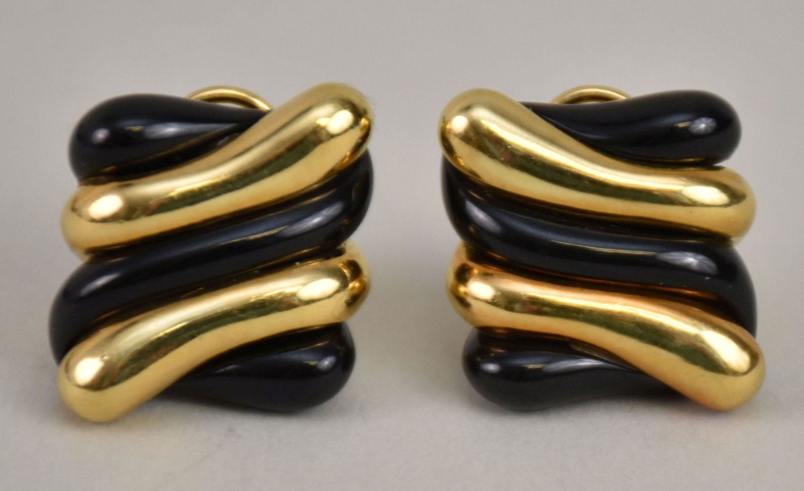 Angela Cummings 18K Yellow Gold & Black Jade Earrings. Weight 28.2 grams Size .75" (1 of 3)
