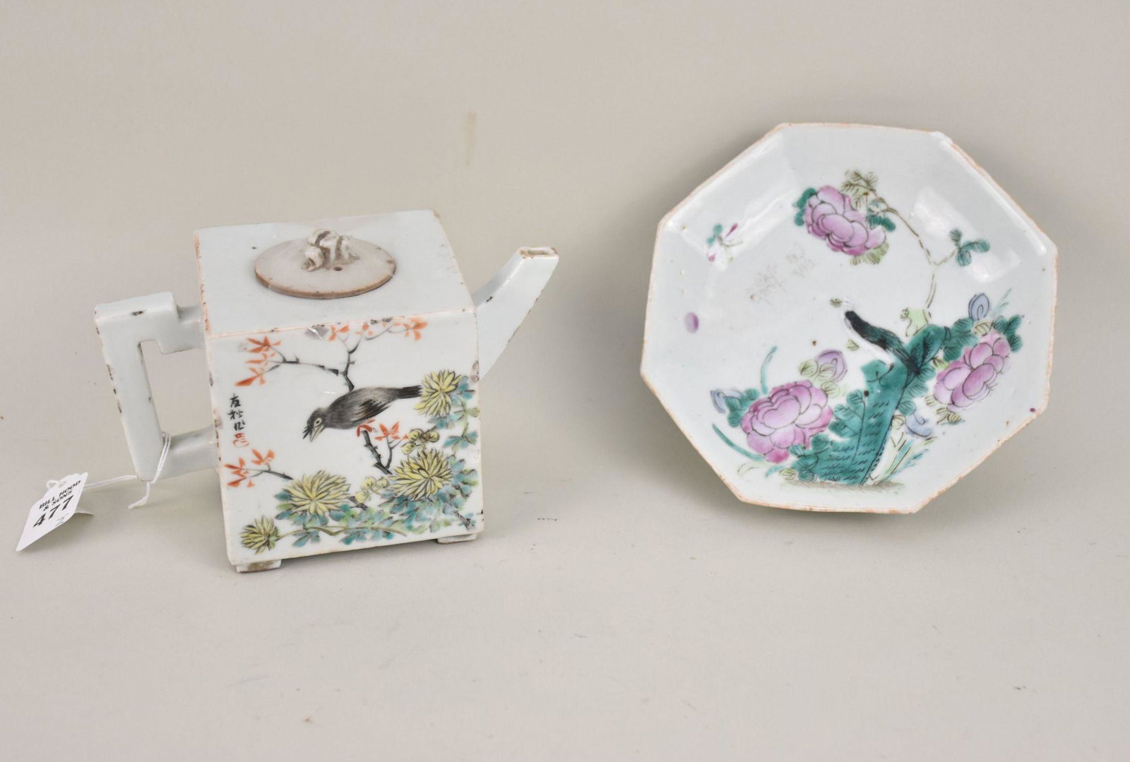 Chinese Export Porcelain Teapot & Pedestal Dish - A squared covered teapot with decoration of a (1 of 10)