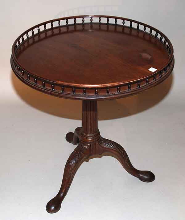 Queen Ann tilt top mahogany tea table with gallery,: Queen Ann tilt top mahogany tea table with gallery, 19th c, 25 1/2"dia