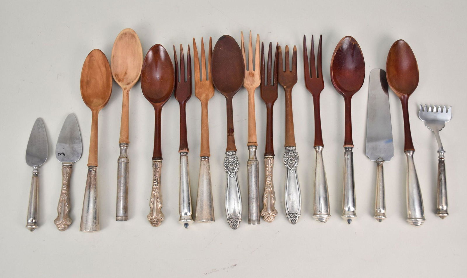 16 Pc. Lot, 6 Pairs Sterling/Wood Salad Servers and 4 Sterling Handle Matching Pieces (1 of 5)