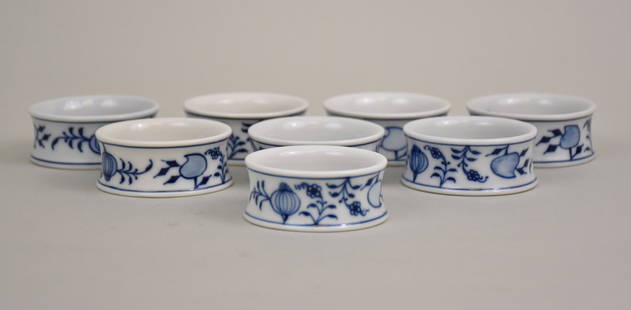 8 Meissen Blue Onion Napkin Rings: 8 Meissen Blue Onion Napkin Rings