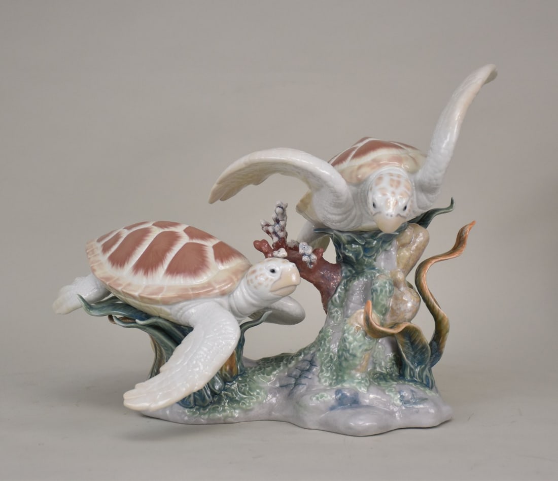 Lladro Sea Turtles Porcelain Figurine #1006953 -  Two sea turtles swimming above a colorful coral (1 of 5)