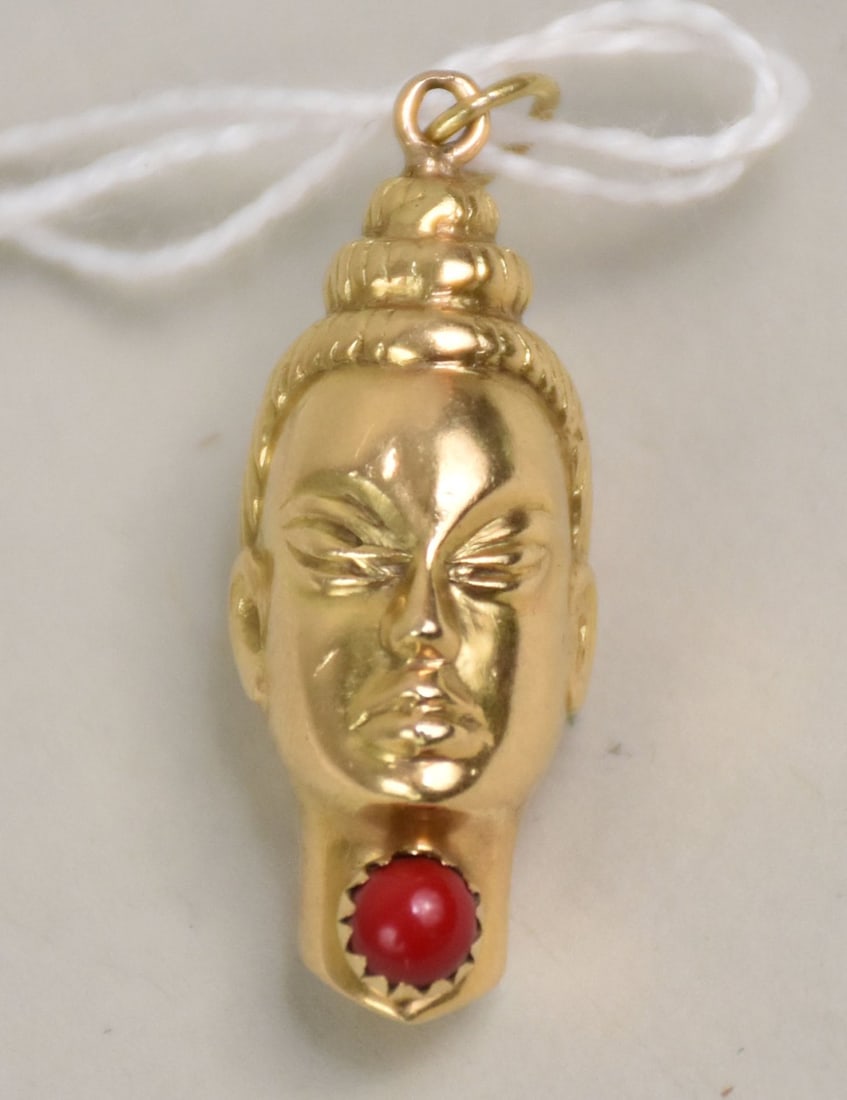 18K Yellow Gold VINTAGE BLACKAMOOR PENDANT MADE IN ITALY BY CORLETTO. Wt 3.2 grams 1" in length has: 18K Yellow Gold VINTAGE BLACKAMOOR PENDANT MADE IN ITALY BY CORLETTO. Wt 3.2 grams 1" in length has a single set coral stone.