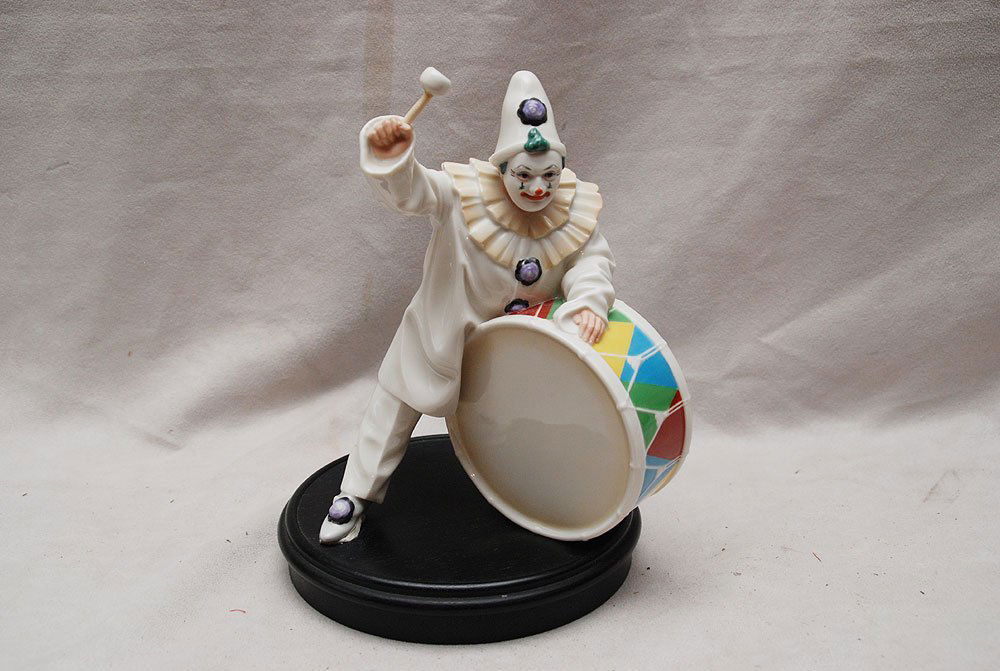 Hutchenreuther clown "Pagliacci" 8"h: Hutchenreuther clown "Pagliacci" 8"h