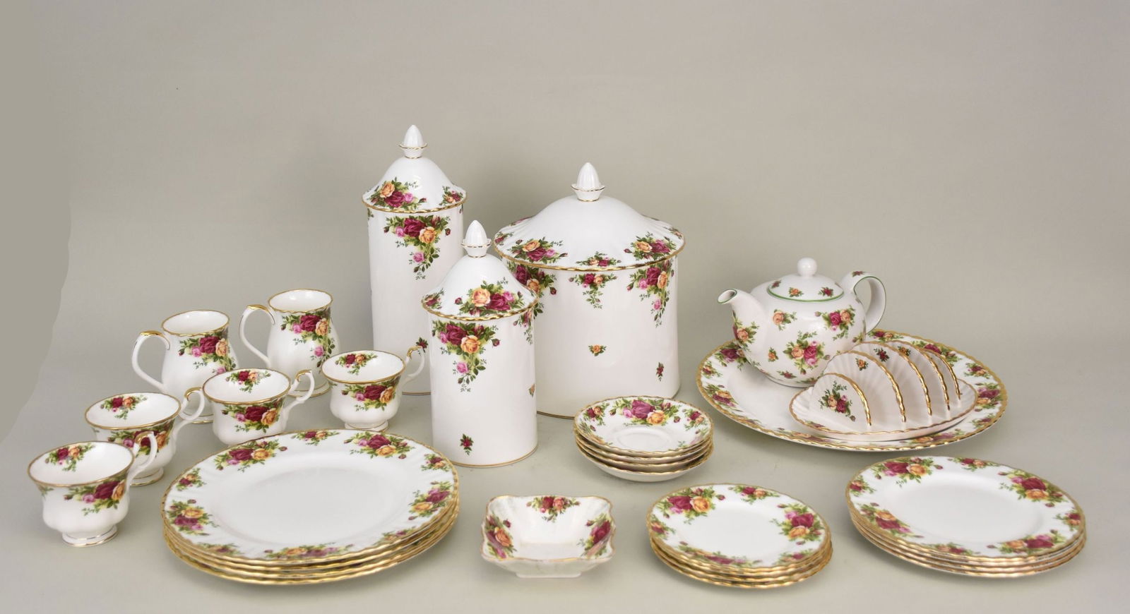 Royal Albert Porcelain china, "Old Country Roses", incl; 4 Dinner Plates, 4 Salad Plates, 4 B&B (1 of 11)