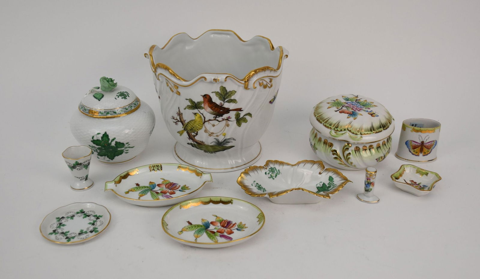 Herend Lot, incl;  6 pcs. Queen Victoria, Dresser Box (3 1/4"h x 5"w), Ashtray, Cig. Holder, Oval (1 of 6)