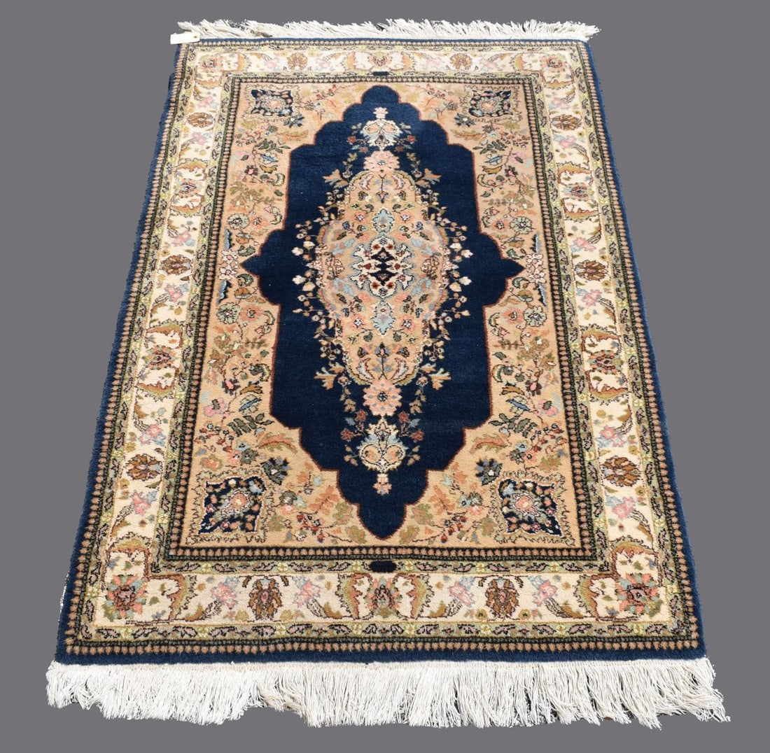 Hand Made Persian Rug / Carpet 5' x 3.3 feet (1 of 4)