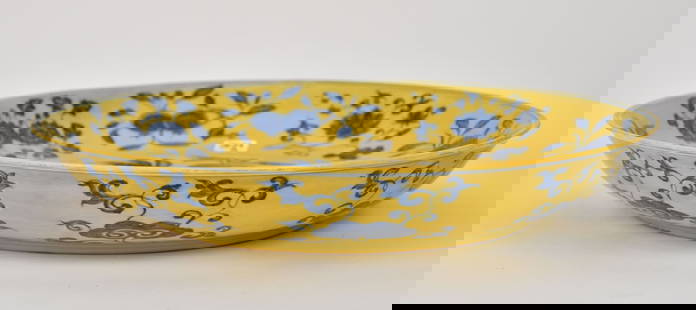 Chinese Blue Underglaze on Yellow-Ground Porcelain Charger, Xuande Mark - a large porcelain charger: Chinese Blue Underglaze on Yellow-Ground Porcelain Charger, Xuande Mark - a large porcelain charger bowl with underglaze blue decoration on a yellow glazed ground. The bowl features a central depictio