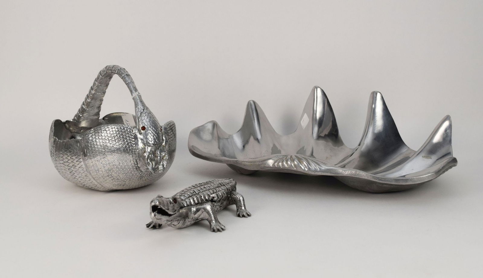 3 Arthur Court Serving Pieces, Clam Shell, Armadillo Basket and Small Hinged Alligator (1 of 6)