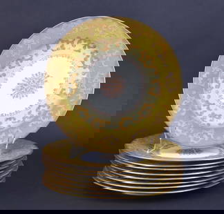 9 Wedgwood Two-Tone Green Dinner Plates with Gold Accents, 10"dia: 9 Wedgwood Two-Tone Green Dinner Plates with Gold Accents, 10"dia