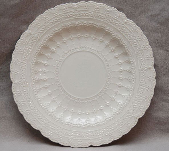 12 Spode plates, ivory lace motif, 9"dia: 12 Spode plates, ivory lace motif, 9"dia