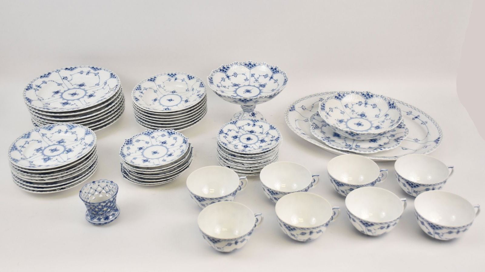 Royal Copenhagen China Set, incl; 8 Dinner Plates (10"dia #1084), 8 Bowls (#1170), 8 Plates (7 (1 of 7)