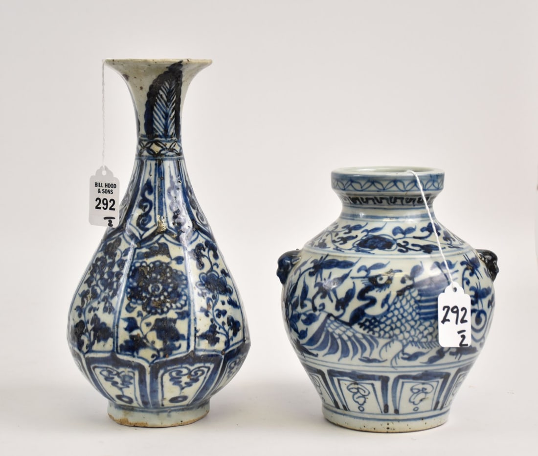 Two Chinese Underglaze Blue Decorated Vases - Two Chinese glaze ceramic vases with blue underglaze (1 of 11)
