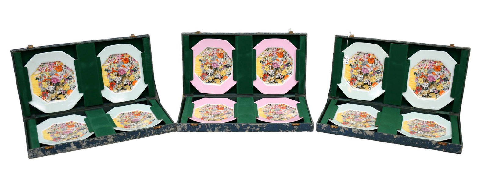 12 Denby-Limoges Fleur Cowles TIGER BOUQUET Plates - c. 1976. 12 Denby-Limoges Fleur Cowles TIGER: 12 Denby-Limoges Fleur Cowles TIGER BOUQUET Plates - c. 1976. 12 Denby-Limoges Fleur Cowles TIGER BOUQUET Porcelain Plates. Artwork "Tiger Bouquet" from a painting by Fleur Cowles features a tiger sur