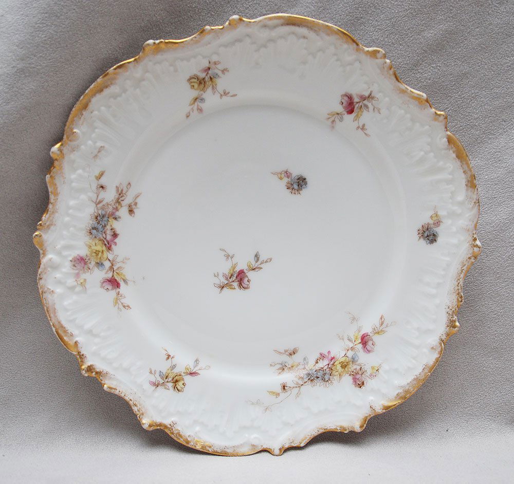 Approx. 91 pieces Limoges France chinaware (missin: Approx. 91 pieces Limoges France chinaware (missing tea cups)