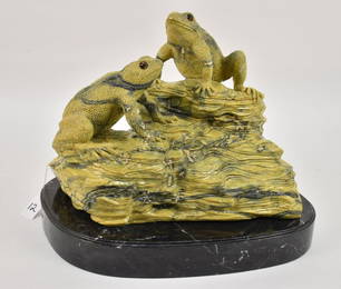 Serpentine Sculpture of Two Frogs on a Rock Formation, 20th Century - A highly detailed carved