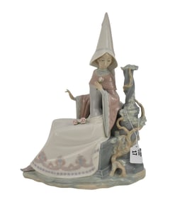 Lladro Porcelain Figure, "Medieval  Lady",  #4928, Glossy finish, 15"h x 10"w