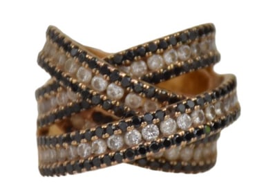 18K Yellow Gold White & Black Diamond Ring. Size 7 wt. 19 grams