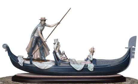Lladro Porcelain "In the Gondola" #1350,  Numbered glossy porcelain sculpture of a gondola with