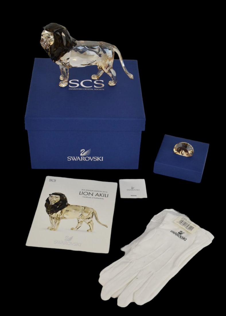 Swarovski Crystal, LION AKILI, 2016 SCS Figurine - 2016 Limited Edition Swarovski Crystal Lion: Swarovski Crystal, LION AKILI, 2016 SCS Figurine - 2016 Limited Edition Swarovski Crystal Lion figurine for SCS (Swarovski Crystal Society) members. Lion Akili #5135894. Akili with light and dark brow